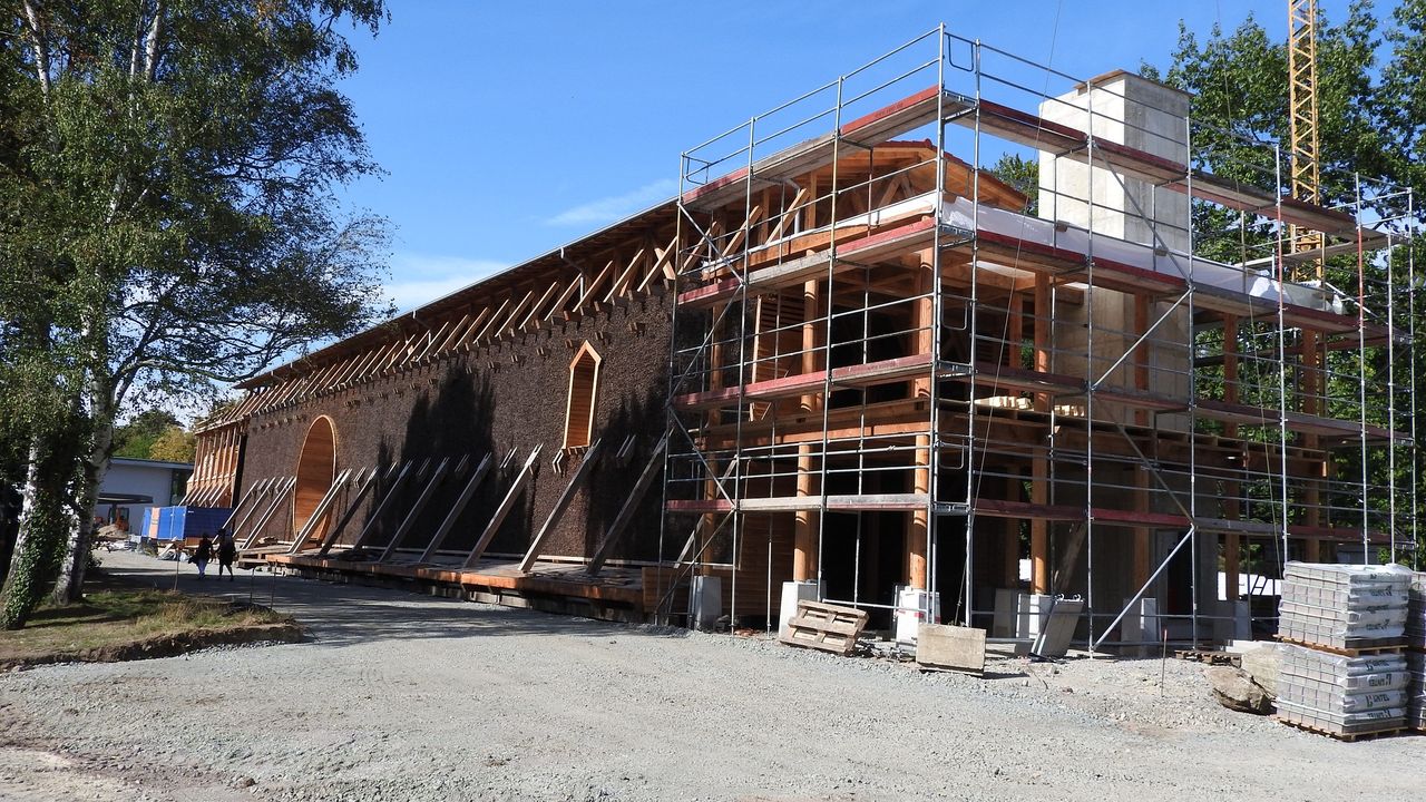 Das Gradierwerk wird im Verlauf der Umgestaltung des Kurparks als eines der modernsten Gradierwerke Europas neu aufgebaut. Das Gradierwerk wird im Verlauf der Umgestaltung des Kurparks als eines der modernsten Gradierwerke Europas neu aufgebaut.